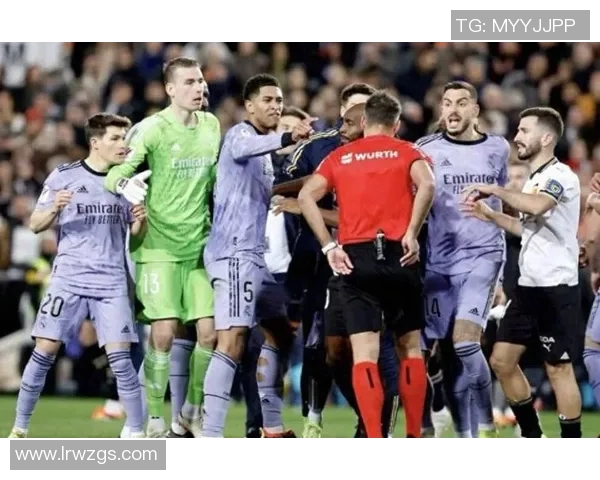 国王杯激战皇马大胜那不勒斯神奇扑救引发争议判罚全场沸腾