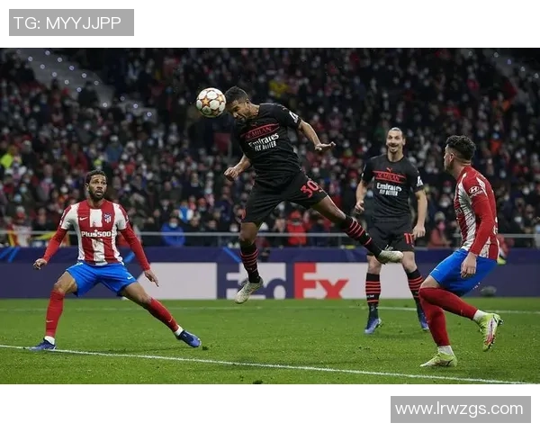 欧冠历史冷门那不勒斯大胜AC米兰引发全场狂欢