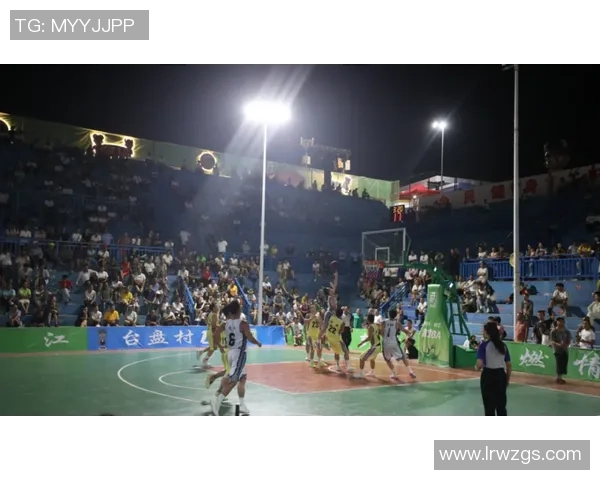 姚明畅游外滩感受上海魅力与历史交融的奇妙之旅 姚明畅游外滩感受上海魅力与历史交融的奇妙之旅