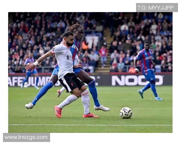 英超精彩对决里昂大胜尤文图斯补时进球引发全场狂欢