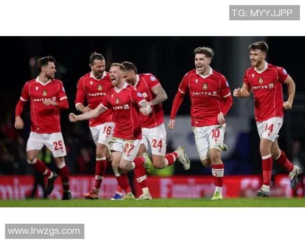 足总杯激战曼联与里昂平局点球大战引发全场狂欢解析