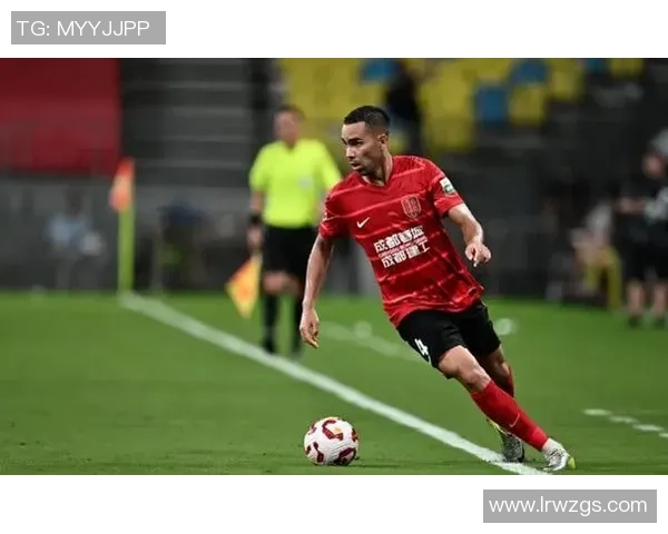 中超激战：拜仁狂胜尤文图斯帽子戏法引爆全场战术解析