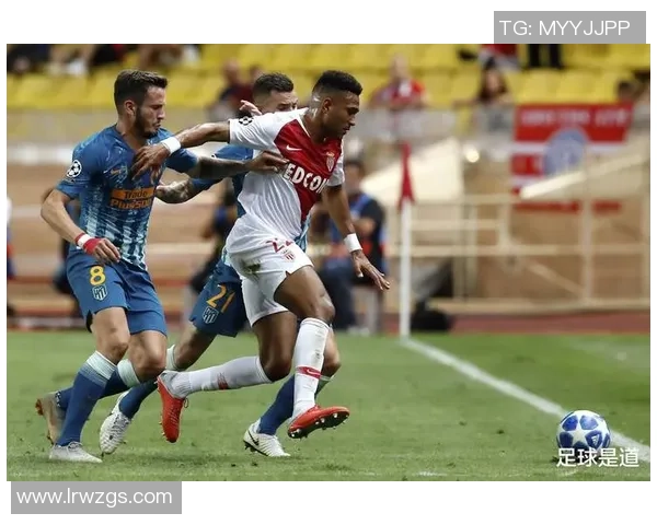 中超精彩对决：里昂凭乌龙球绝杀巴黎圣日耳曼全场沸腾