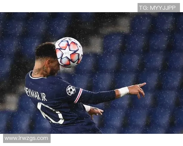 曼联逆转巴黎圣日耳曼点球大战精彩瞬间全场沸腾回顾