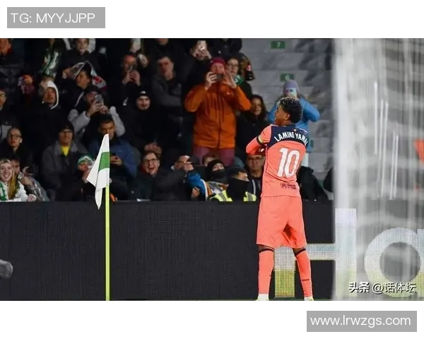 巴萨与那不勒斯友谊赛战平绝杀瞬间引发全场热议与惊叹